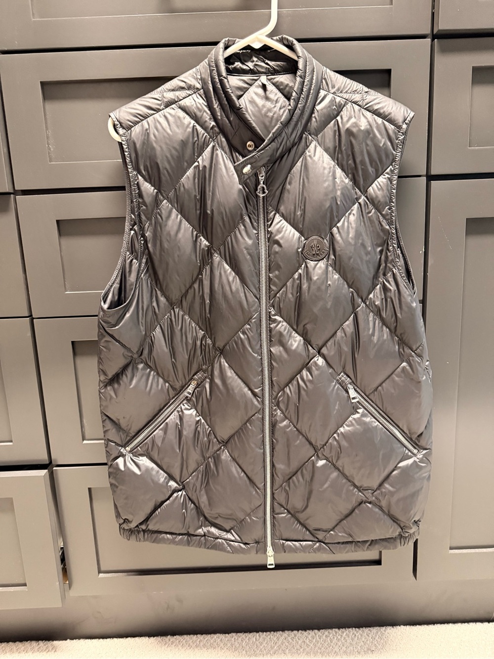Moncler - Neste Down Vest Quilted Diamond-Pattern Sleeveless Vest - Charcoal